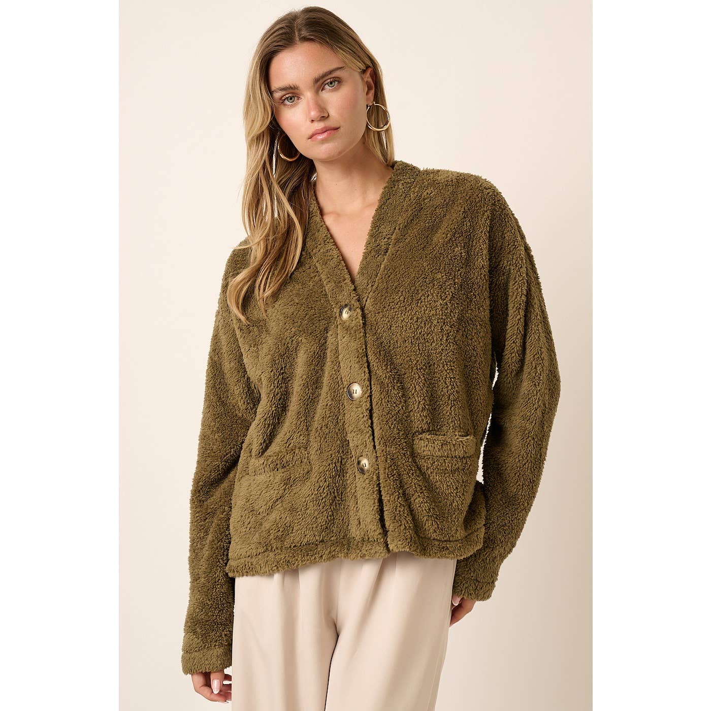 mittoshop – Großhandel Strickjacke – Damen – CARDIGAN AUS PELZ MIT KNOPFLEISTE1