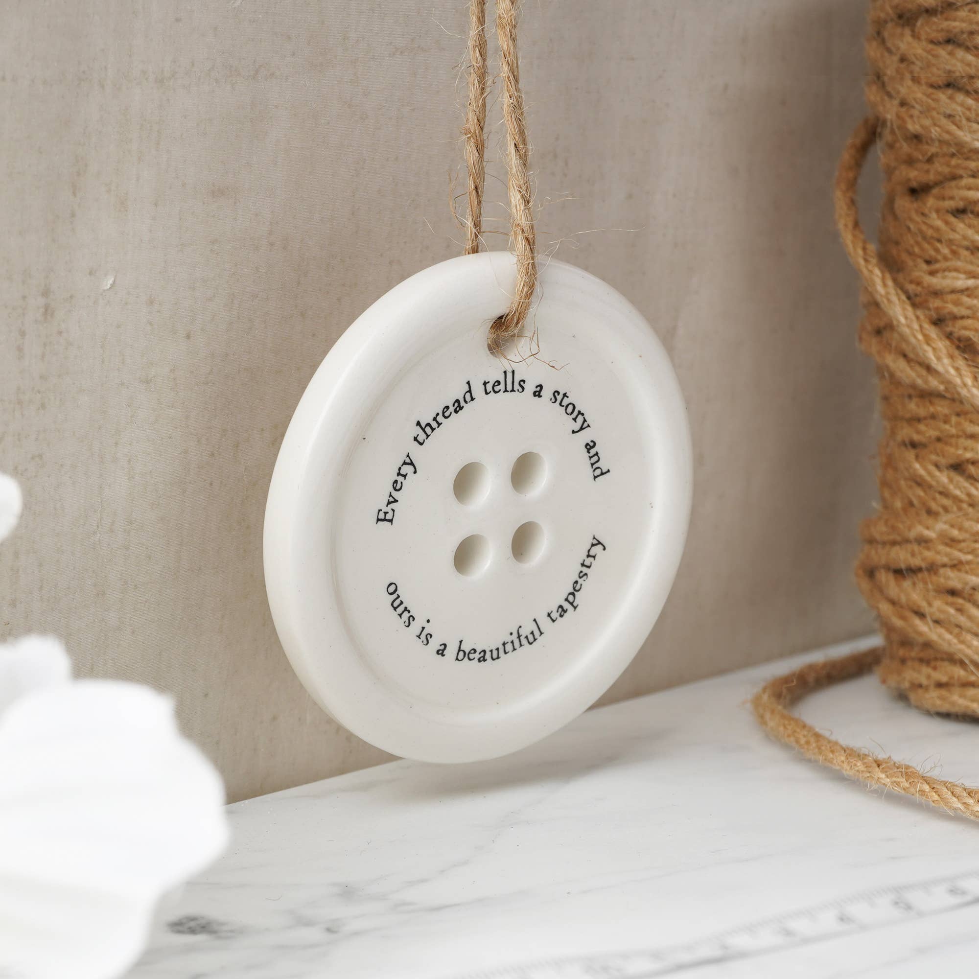 CGB Giftware - Vente Lots de décorations - Envoyez avec amour 8 suspensions à boutons assortis dans un plat6