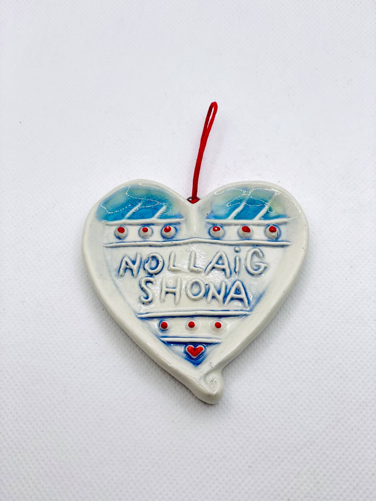 The Mood Designs Ceramics Limited - Vente Objets de décoration - Ornement céramique en forme de cœur « Nollaig Shona » fait main en Irlande1