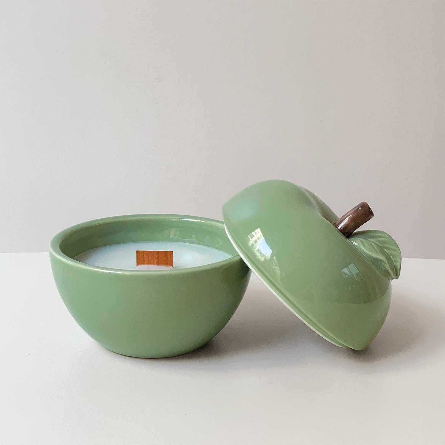 Opjet Paris - Wholesale Jar/Filled Candle - Matcha salvia glow apple candle D9.8 H10.2cm2