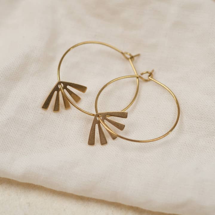 BRASSCAKE Jewelry - Wholesale Oorringen - HARLOW KREOLE oorbellen van duurzaam messing in goudkleur1