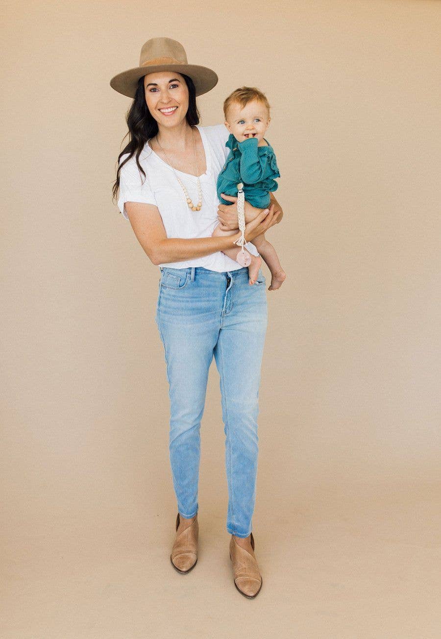 Chewable Charm - Wholesale Teething Necklace - Baby - The Landon - Cream Teething Necklace1