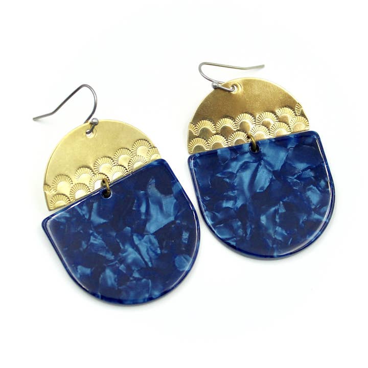 Boucles d'oreilles bleu festonné pour la vente par Carruthers Jewelry