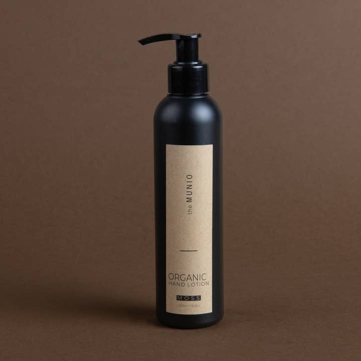 LOTION POUR LES MAINS BIOLOGIQUE MOSS DANS UN FLACON NOIR 200ML pour la vente par the MUNIO