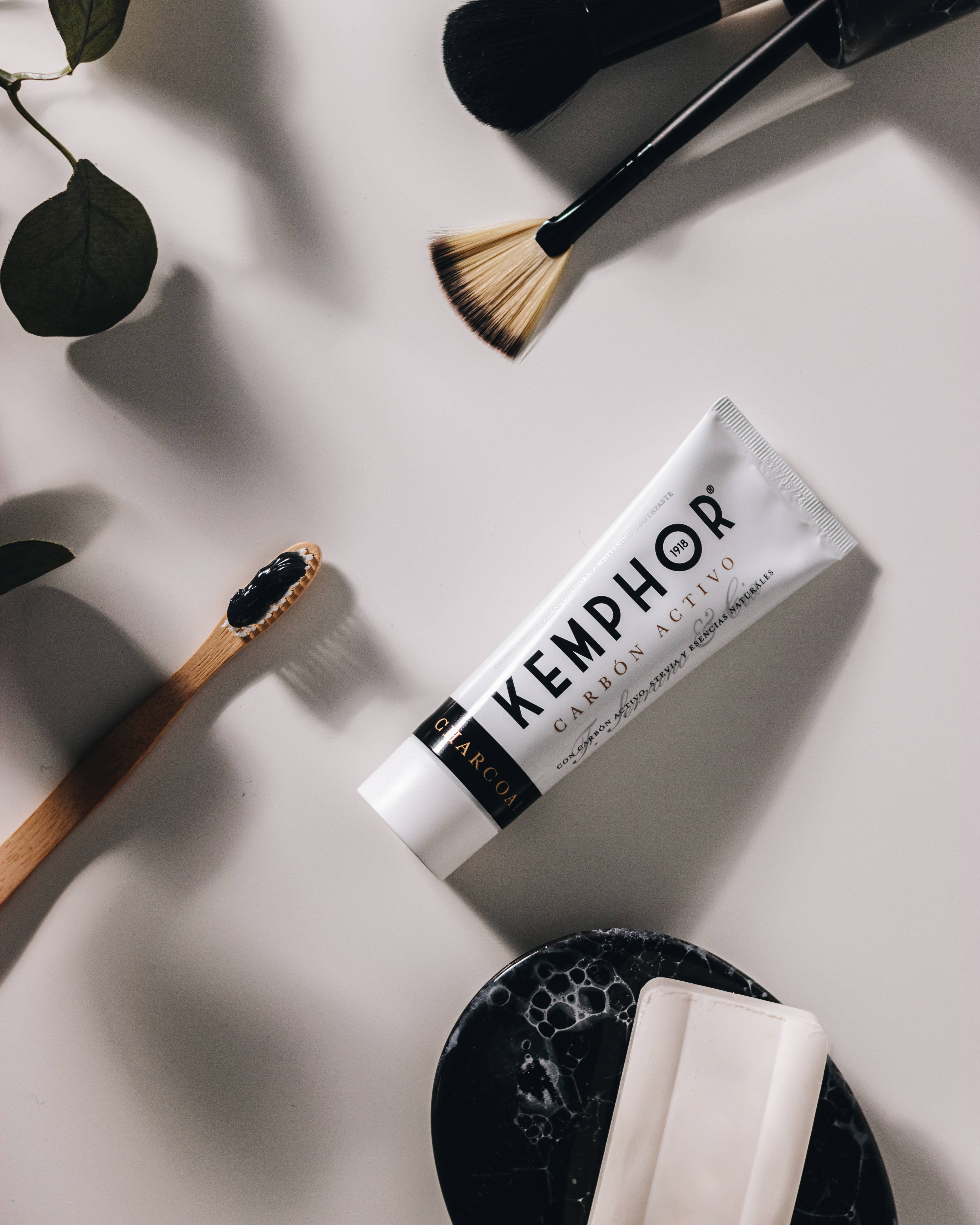 Laboratorios Verkos S.A - Wholesale Toothpaste - KEMPHOR 1918 Charcoal Whitening Cream 75 ml4