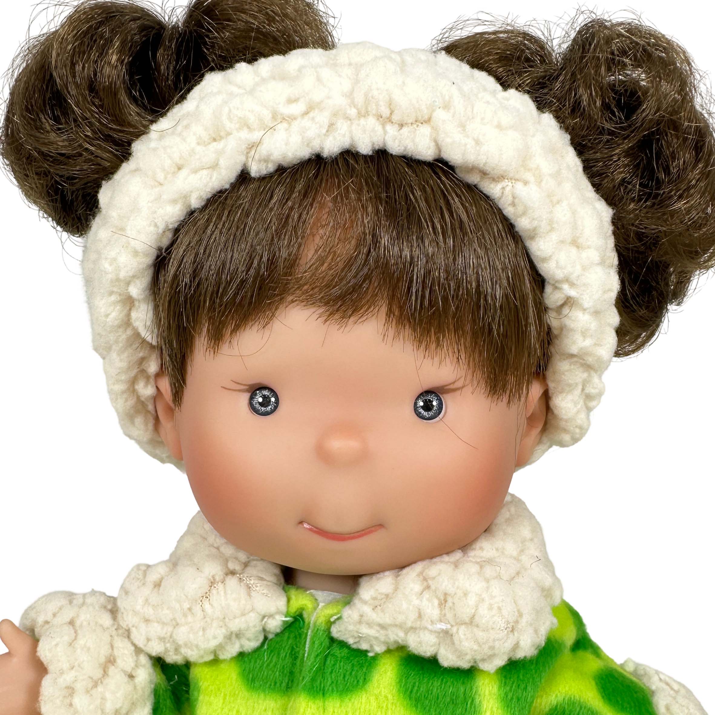 Nines Artesanals d'Onil Dolls – wholesale Docka - Barn – Pippa Docka med grön rock7