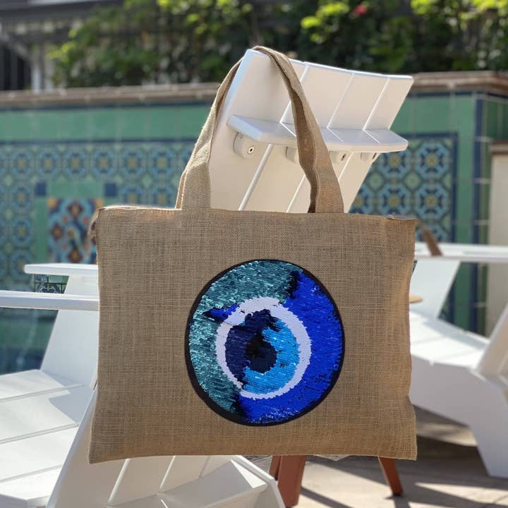 Sac fourre-tout de plage en jute naturel avec sequins Evil Eye pour la vente par Karens Line