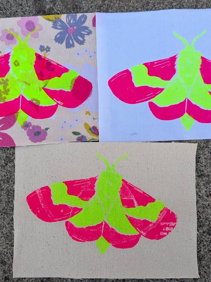 Emblema Reativo a UV de Traça Rosa de Bordo por atacado de Zeppy Stardust Studios