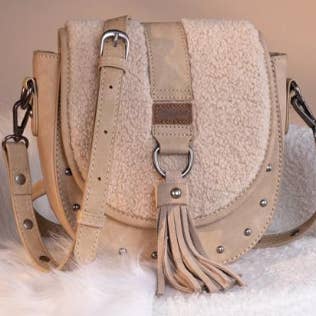 Honey Beez Boutique – Engroshandel Crossbodytaske - Dame – Wrangler Sherpa Saddle Crossbody Taske