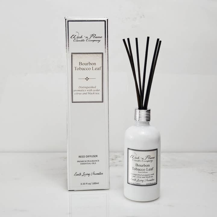 Diffuseur de roseaux à feuilles de tabac Bourbon pour la vente par Wick 'n Flame Candle Company
