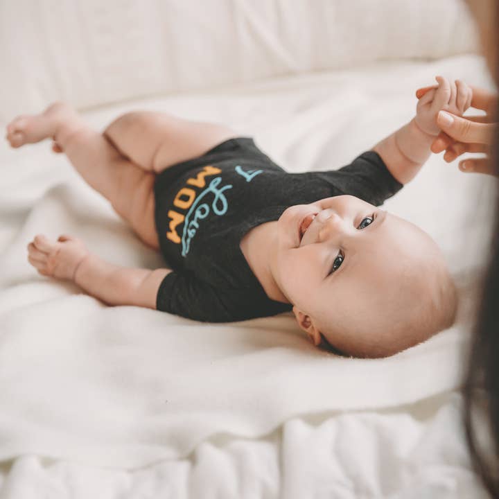 Sweetpea and Co. – wholesale Overall - Baby – I Love Mom baby onesie, mors dagspresent, babykläder
