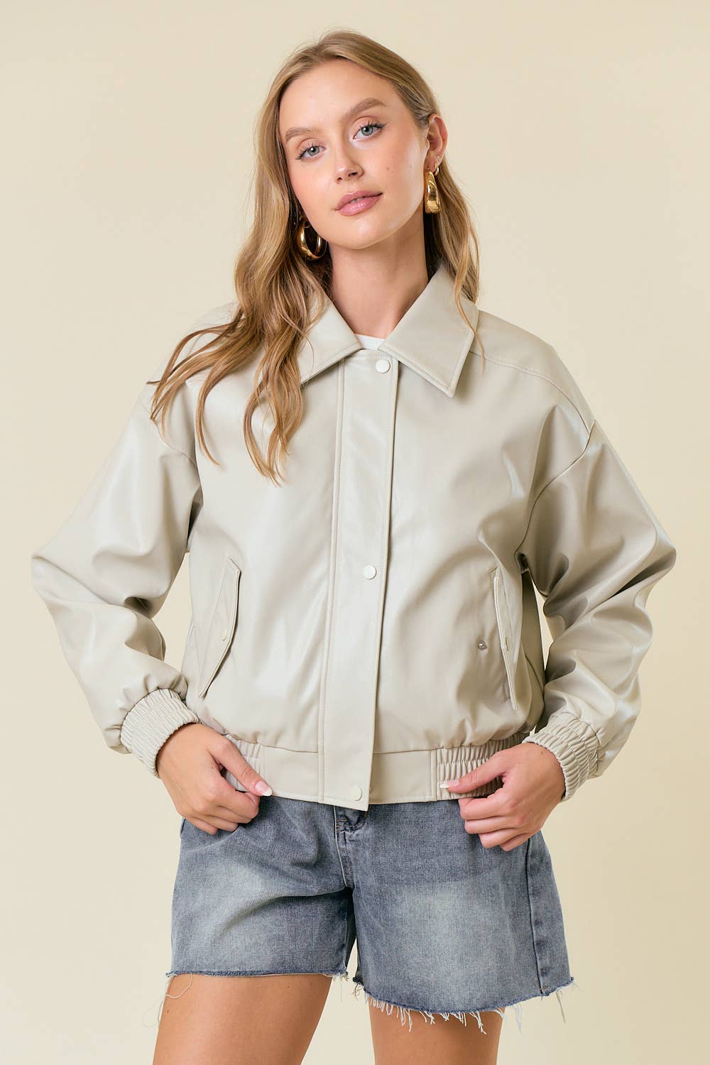 Doe and Rae – Engroshandel Bomberjakke - Dame – OVERDIMENSIONERET BOMBERJAKKE I VEGANSK LÆDER - 10622J5