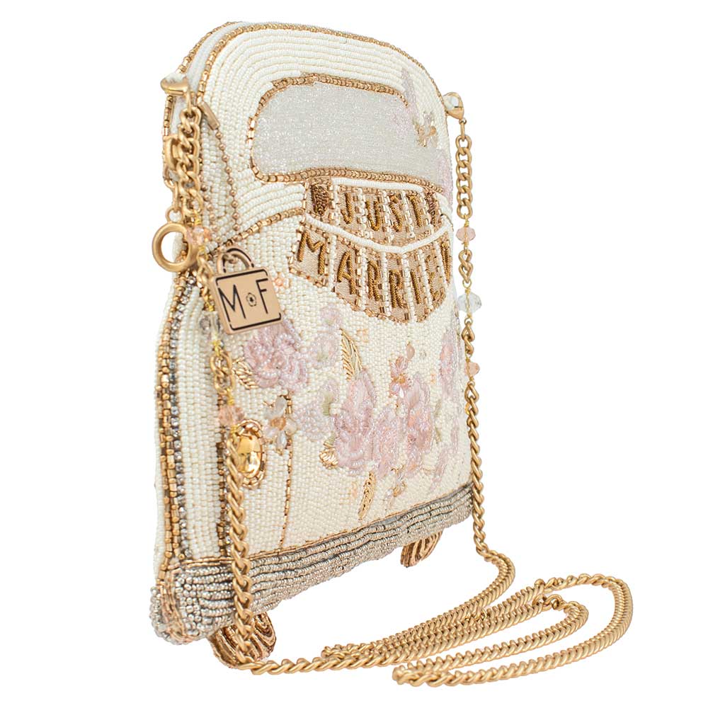 Mary Frances Accessories – bolsa tiracolo - Mulher por atacado – Bolsa transversal com imagem de carro e miçangas Just Married2