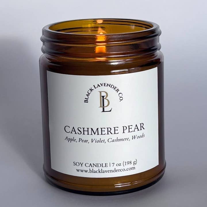 Cashmere Peer Kaars - 7 oz. Amber Glas voor wholesale door Black Lavender Co.