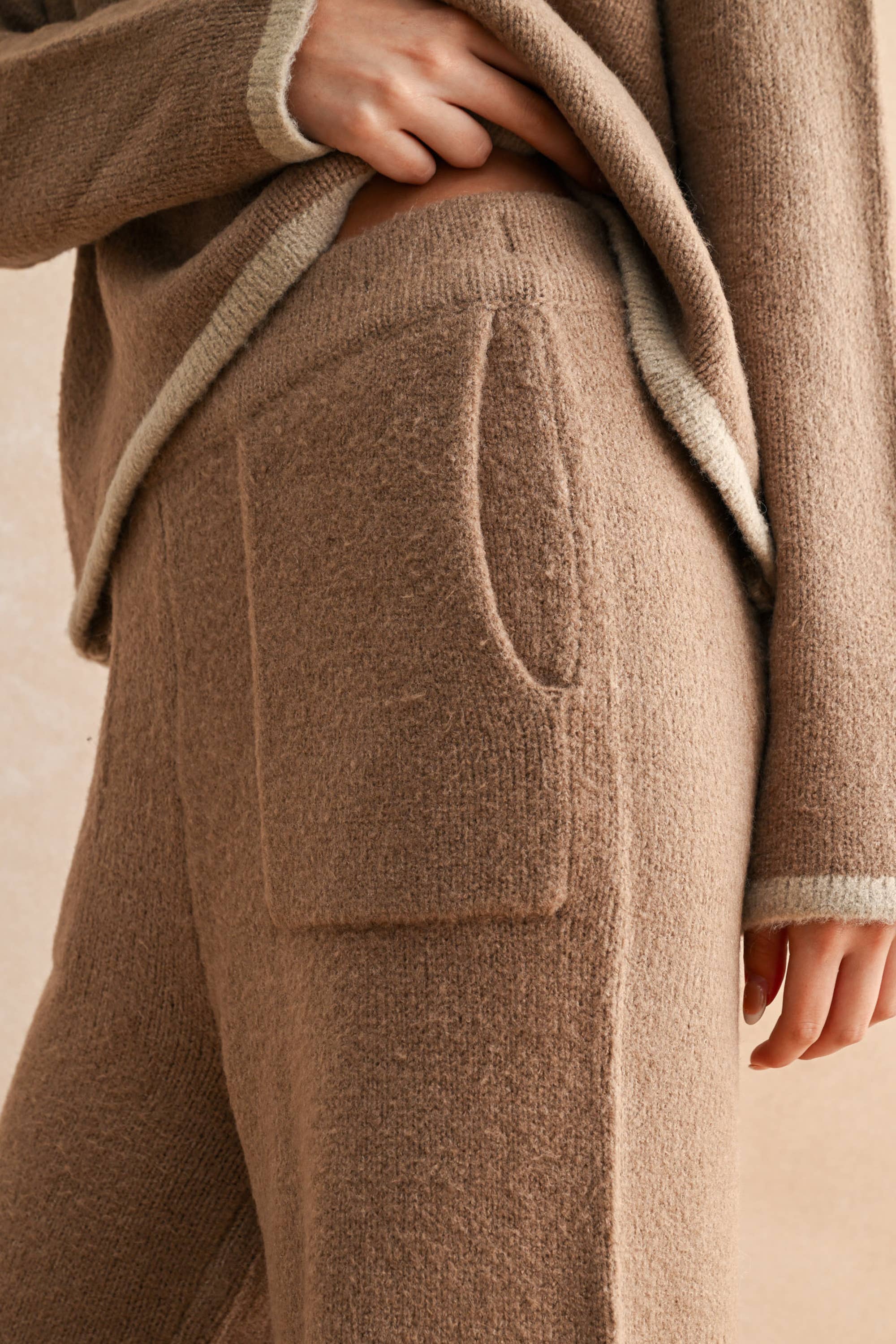 MIOU MUSE - Wholesale Pants - Women's - P3854ST   COLOR CONTRASTED DETAIL KNITTED PANTS10