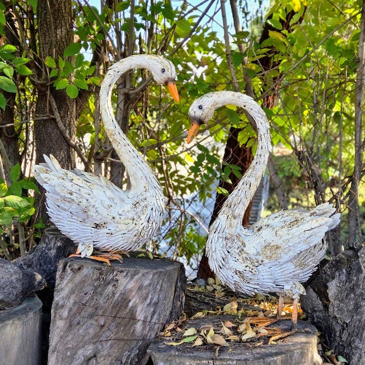 1 pair Vintage Metal Swan Garden Statues for wholesale by Artisan Metal Art INC