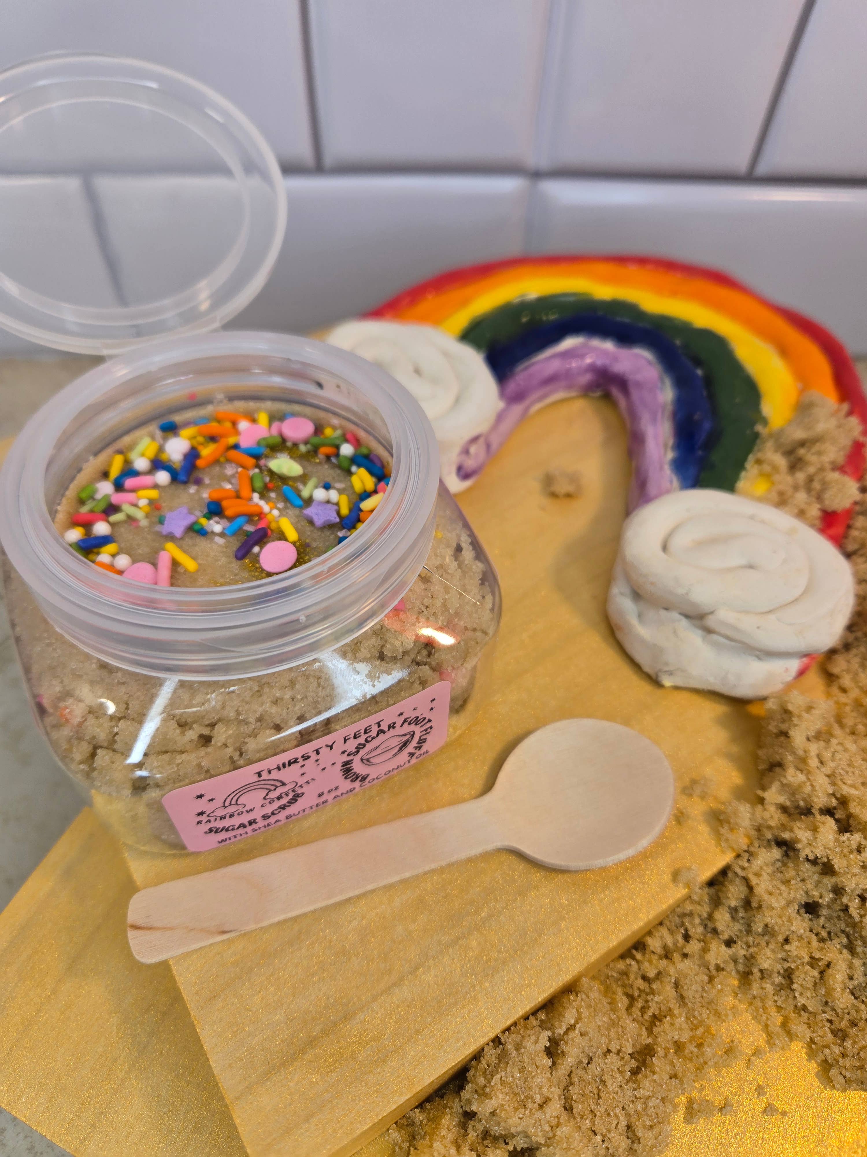 THIRSTY FEET®️ - Vente Gommage/exfoliant pour les pieds - Gommage au sucre pour les pieds à la cassonade et confettis arc-en-ciel en pot de 8 oz8