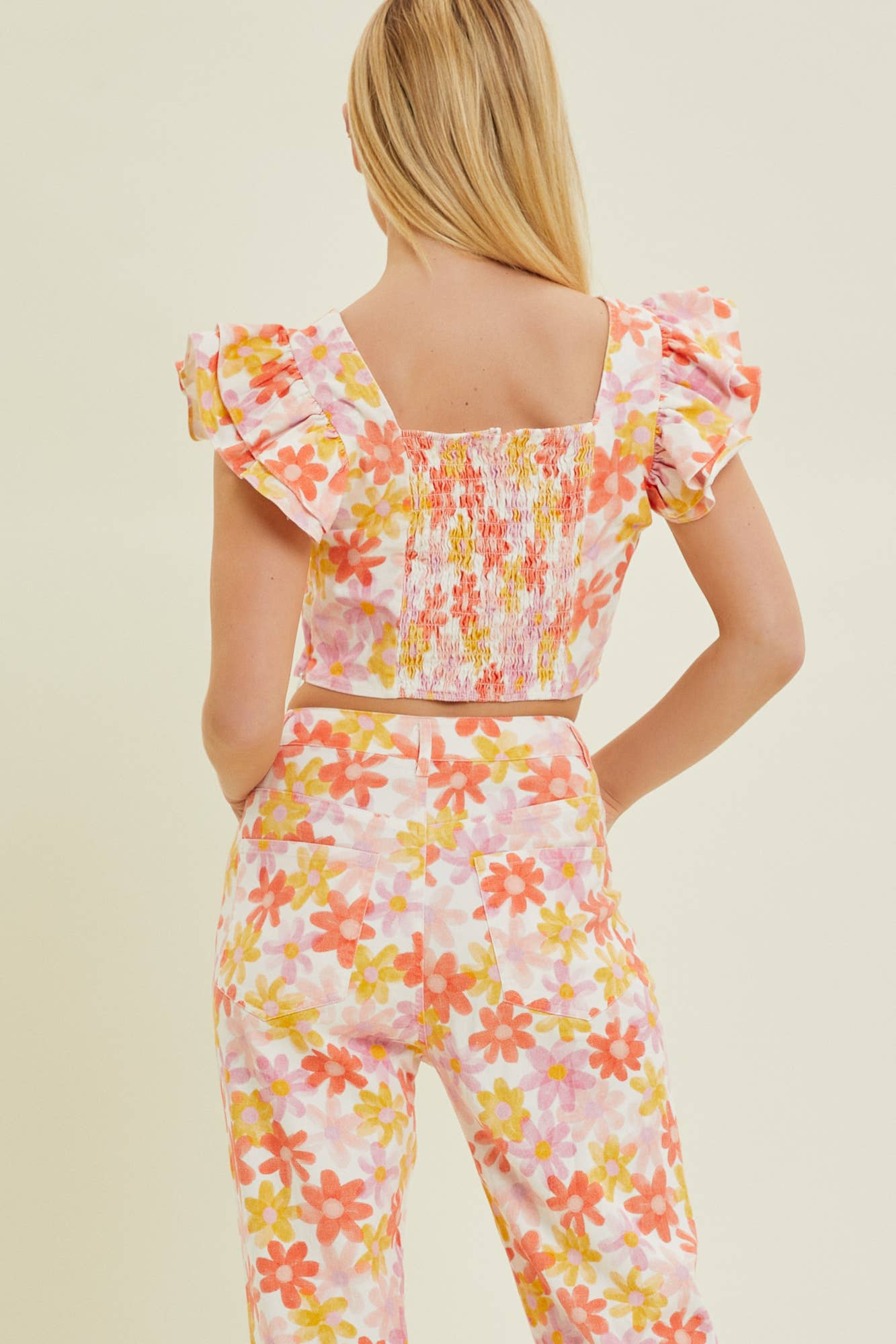 ELFENBEN MULTI STRETH DENIM VOLANGÄRMAD TOPP för wholesale på Faire3