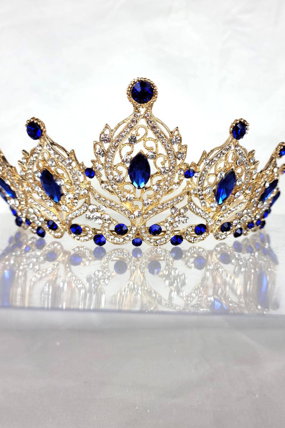 Chicas - Wholesale Tiara - Women's - One Size Fits All Tiara With Jewels HT93321