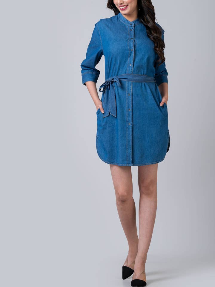 Robe-chemise boutonnée en jean chambray pour la vente par Kandy coast