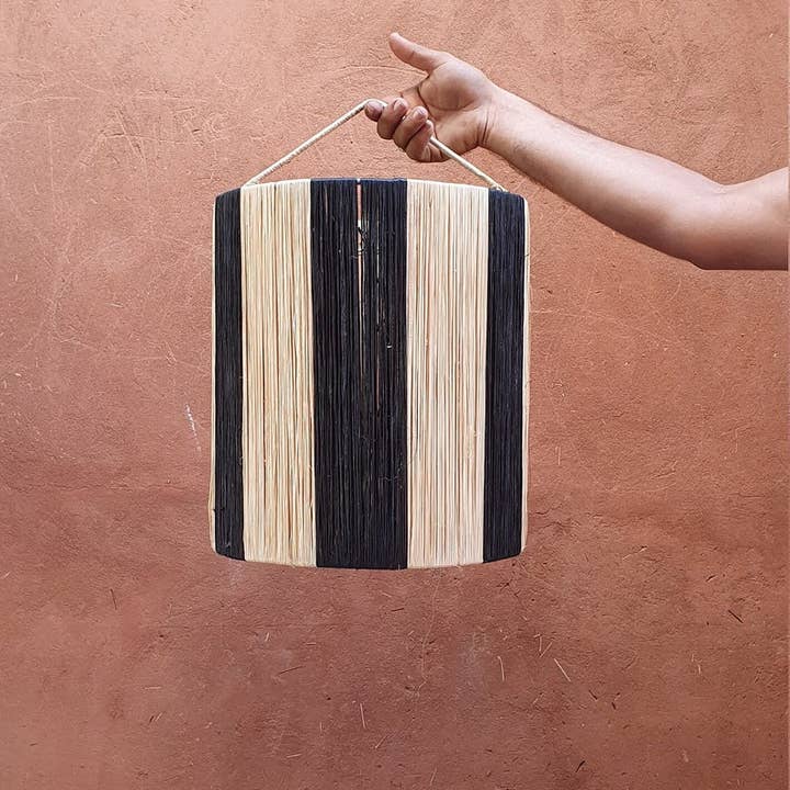 Marokkansk cylindrisk blonder Lantern flettet raffia suspension for engroshandel hos MARRAKECH METACRAFT LTD