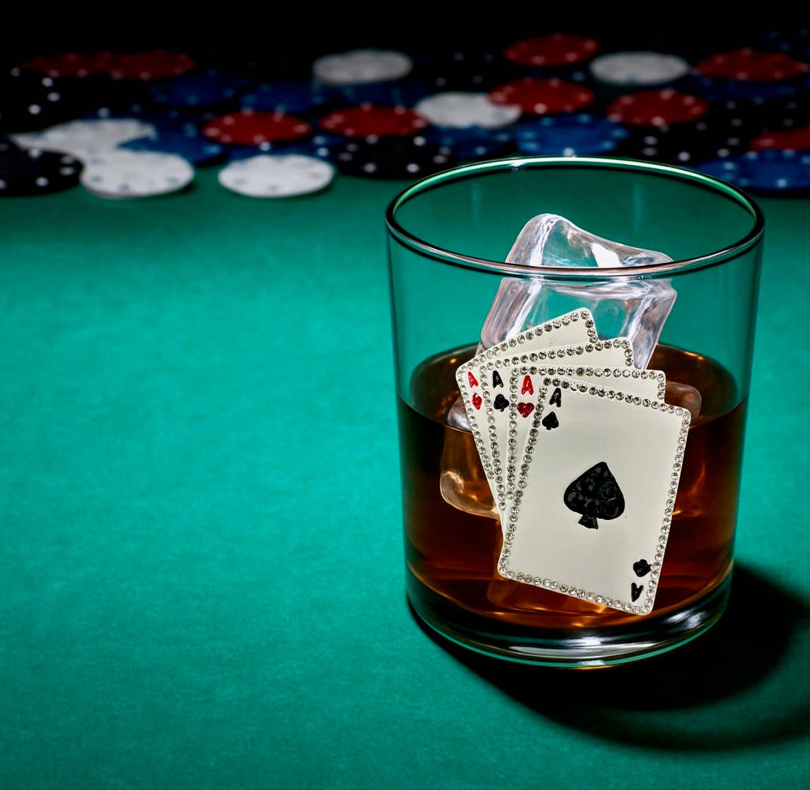 The Queens' Jewels® - Venta al por mayor Copas de cóctel/licor - Jugar a las cartas de joyería doble anticuado