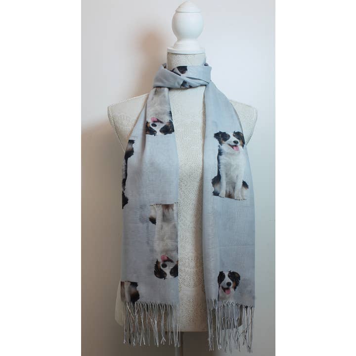 Bufanda de 100% poliéster con estampado de collie en gris claro y borlas para venta al por mayor de Western Counties Wholesale