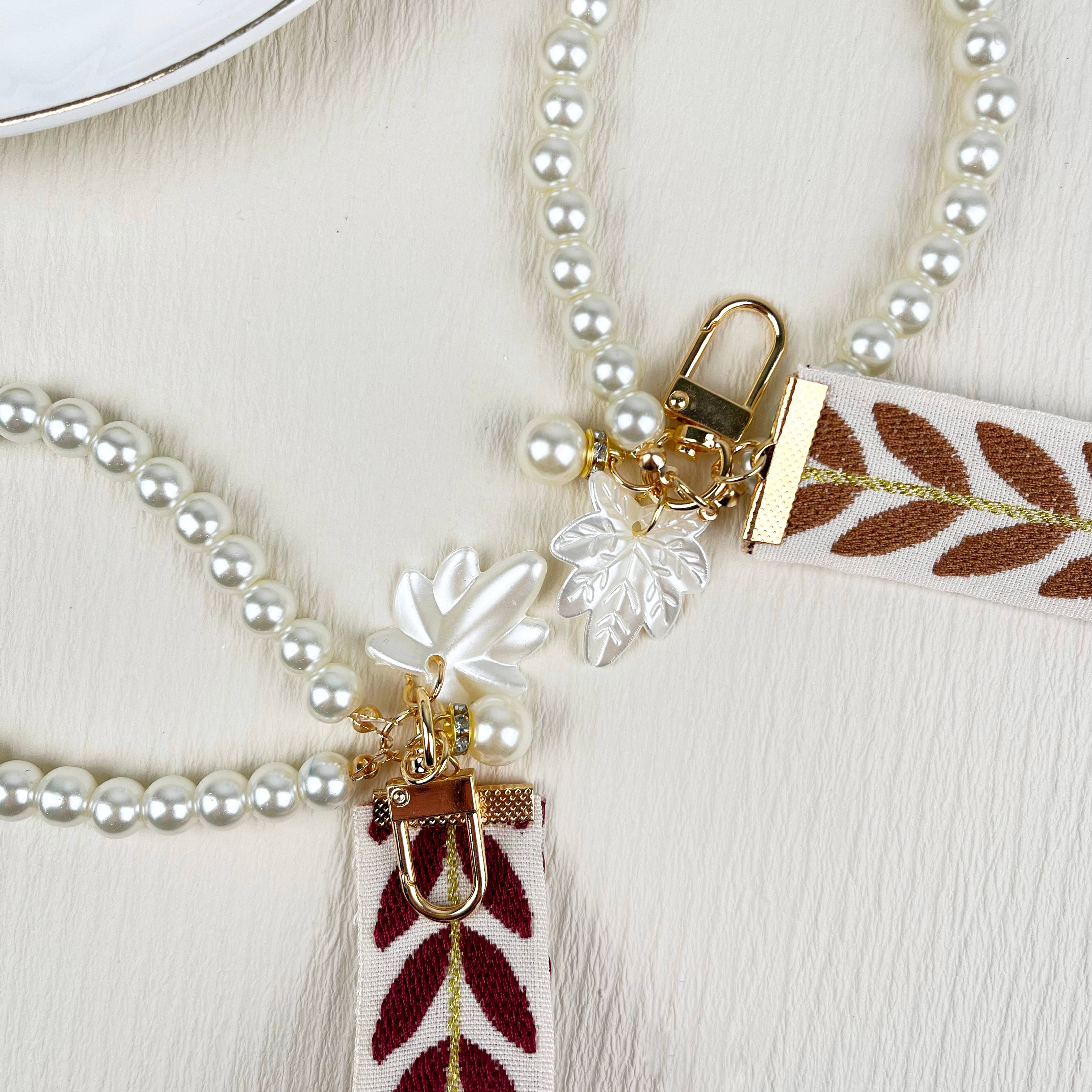 SoapElenGlen - Vente Porte-clés – femme - Pendentif à ressort en forme de feuille de ruban et de perles6