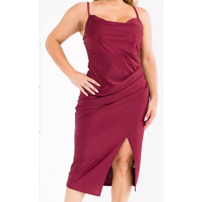 ROBE MIDI PLISSÉE EN TULIPE À COL BÉNITIER GRANDE TAILLE pour la vente par Curve Market
