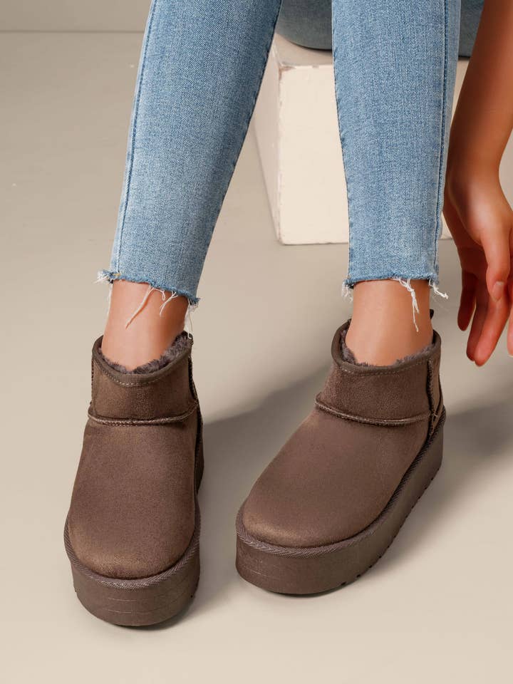 C'M PARIS – wholesale Booties – Women's – Low Platform Sole Lined Ankle Boot 643125