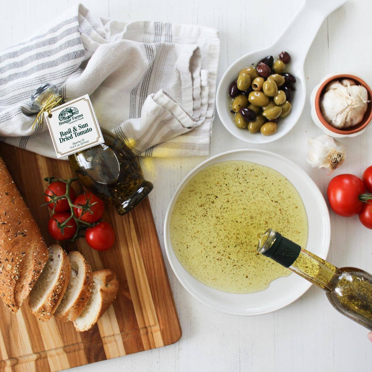 Wholesome Good - Wholesale Cooking Oil - Hongar Farms Basil & Sun Dried Tomato (Cruet) 250 ml1