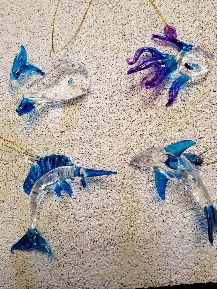 Assortimento di animali marini. Vetro soffiato a mano. per la vendita all'ingrosso da parte di Arara Enterprises