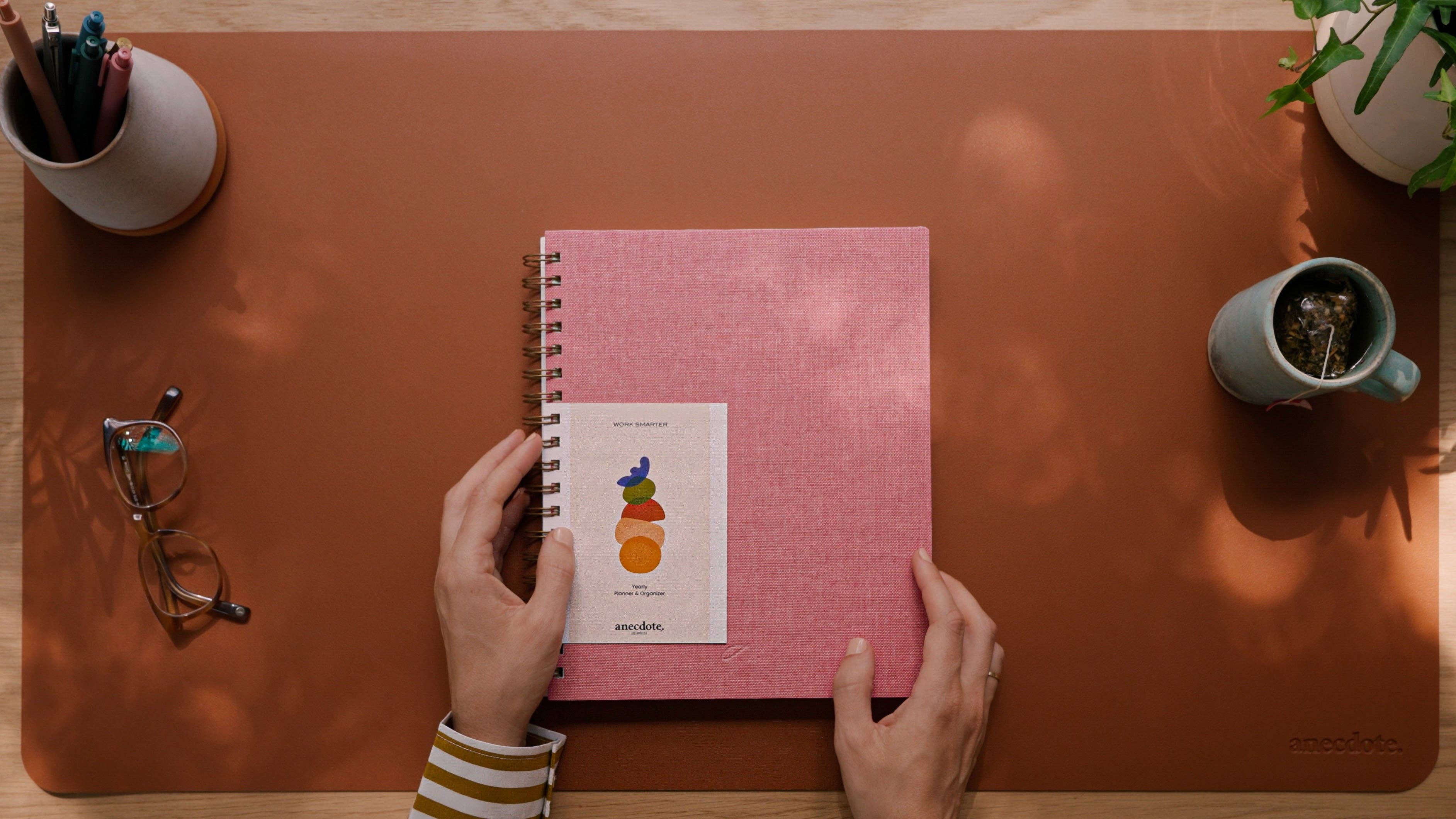 Anecdote Goods - Venta al por mayor Agendas - El Planificador Anual - Encuadernado en Espiral de Latón con Cubierta de Buckram21