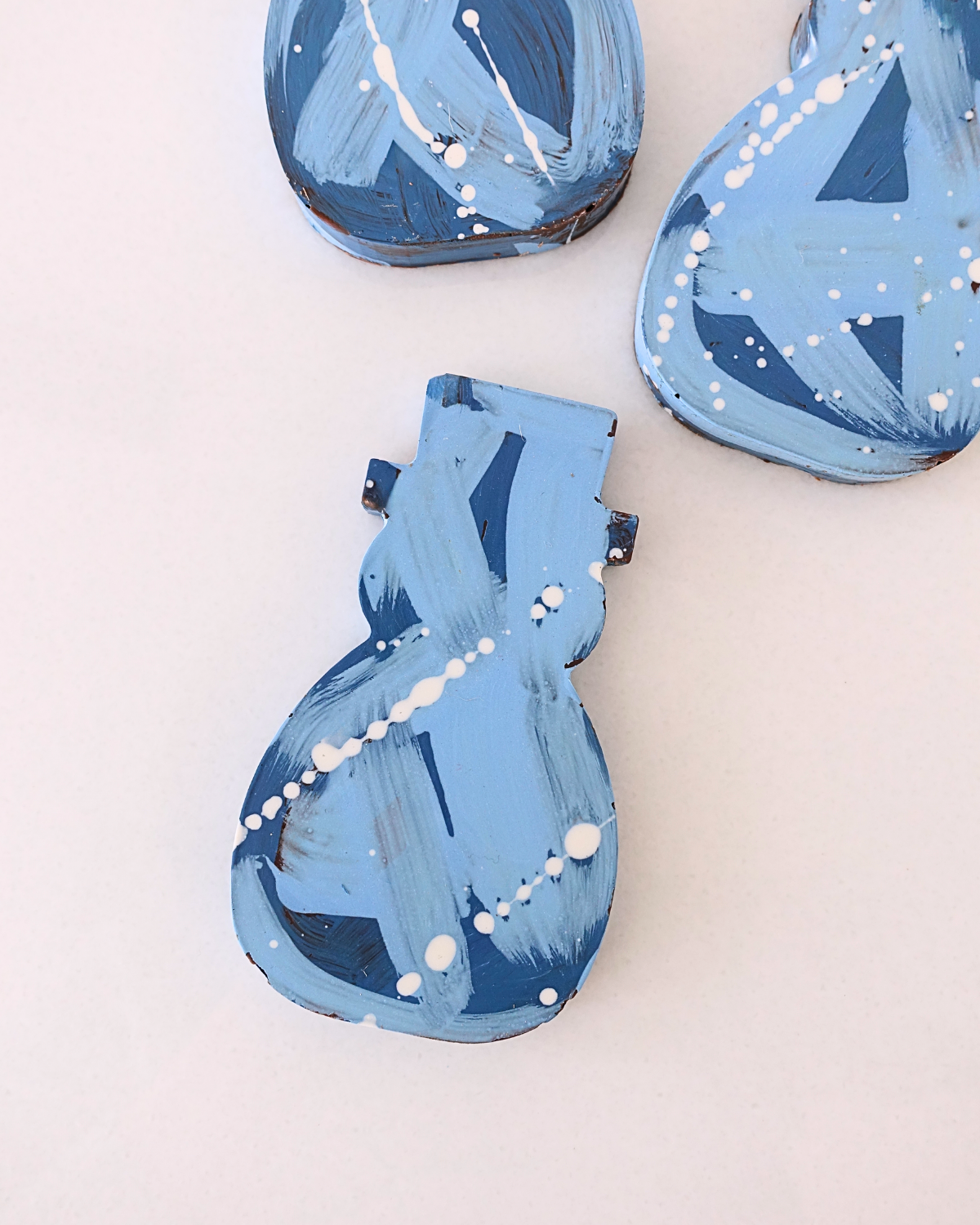 Succulent Chocolates & Sweets Inc - Wholesale Chocolate Box - Crunchy Hazelnut Gianduja Snowman (Ornament Box)10