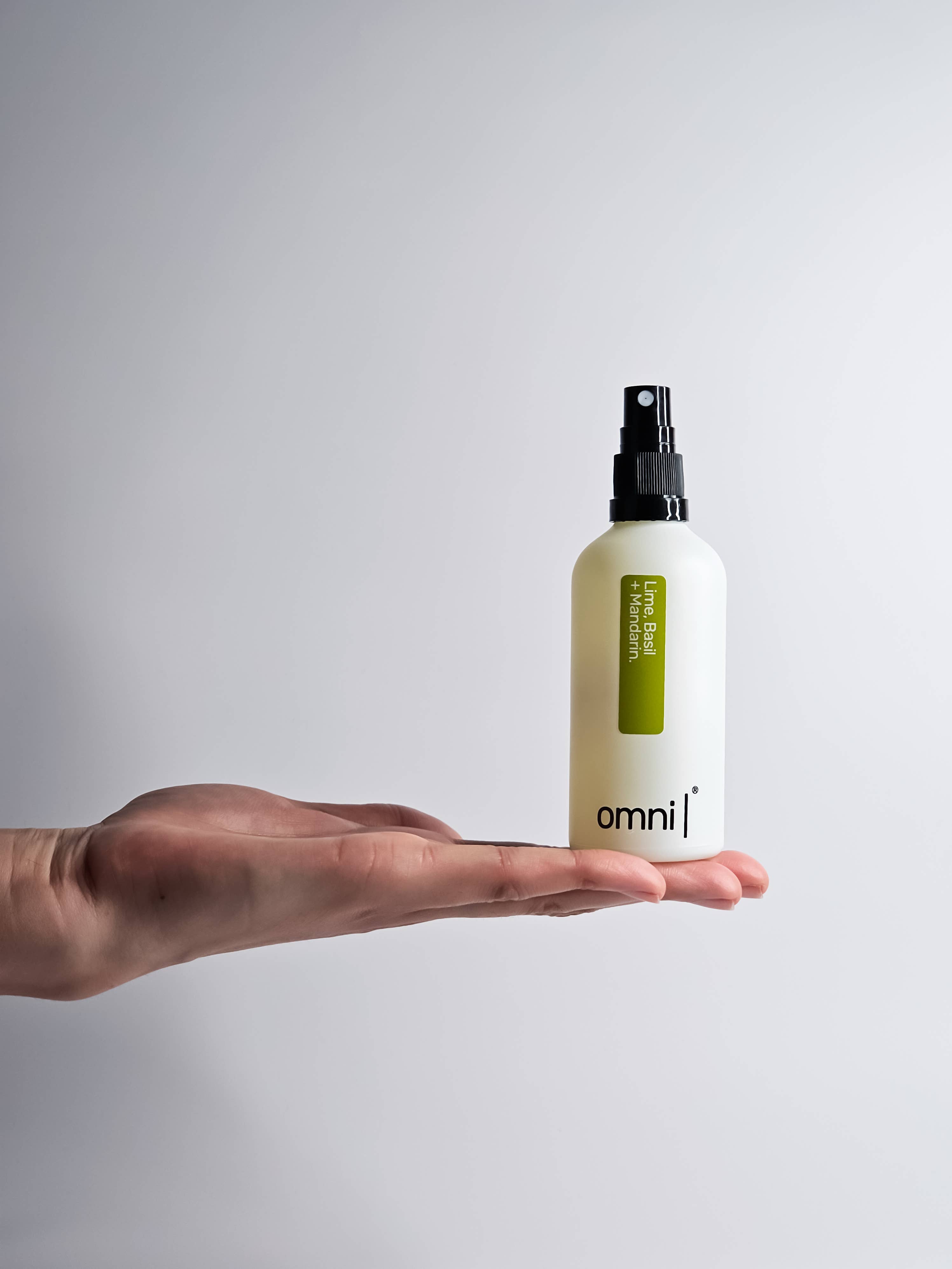 Omni® - Vendita all'ingrosso Spray per tessuti e ambienti - Spray per Ambienti Lime, Basilico + Mandarino - 100ml1