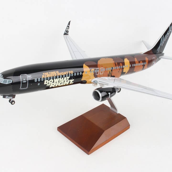 SKYMARKS ALASKA 737-900 1/100 COMPROMISSO C/SUPORTE & RODAS ** por atacado de Daron Worldwide Trading