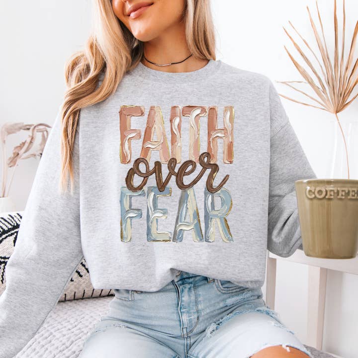 Sudadera con cuello redondo «Fe sobre el miedo» para venta al por mayor de Moxie Brands