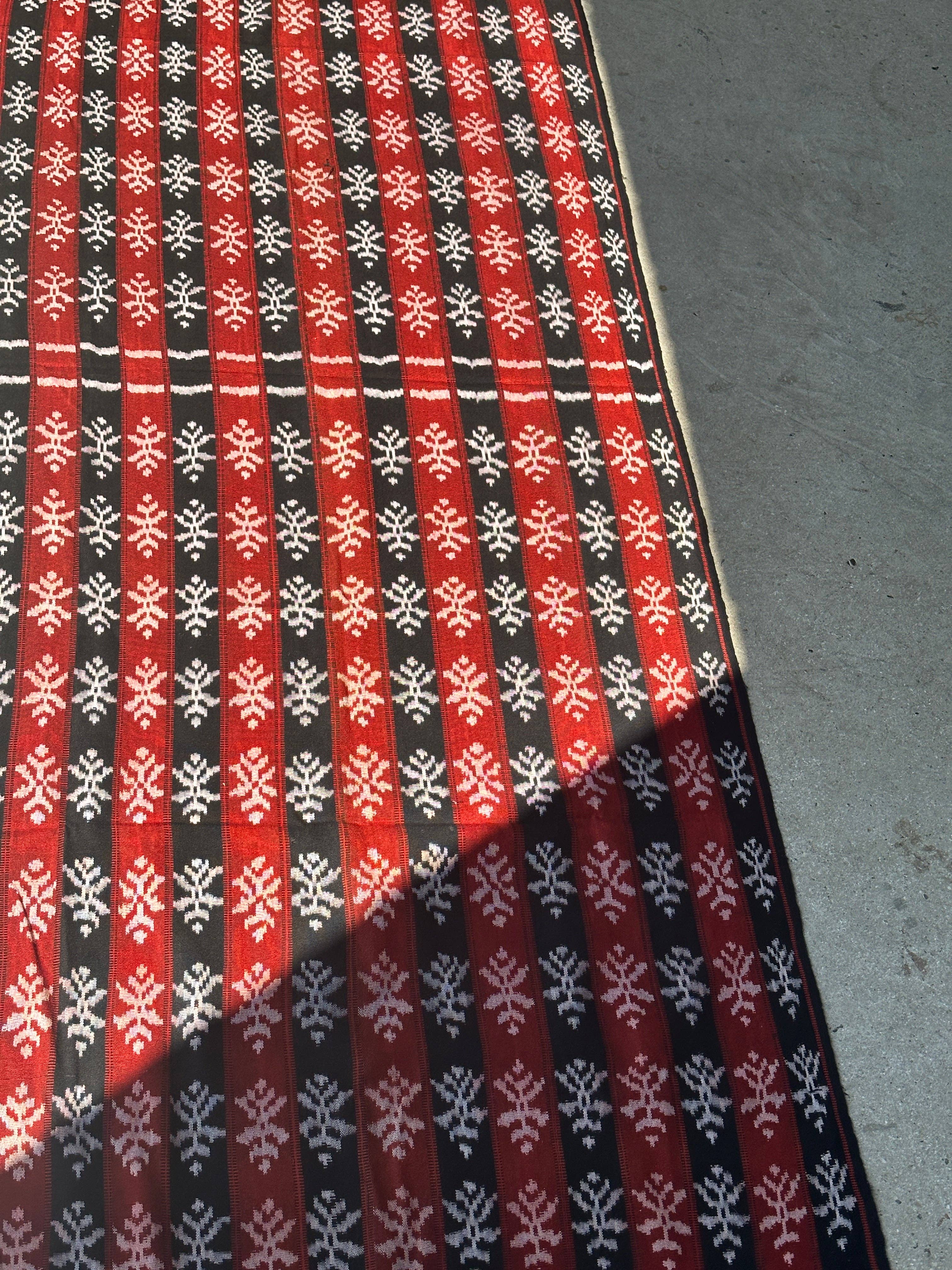 Office Objets - Wholesale Coverlet - Ikat, traditional Indonesian fabric from the island of Savu (Timor) red and black 2m25x7532
