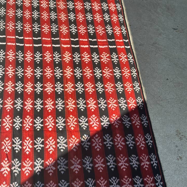 Office Objets - Wholesale Coverlet - Ikat, traditional Indonesian fabric from the island of Savu (Timor) red and black 2m25x7532