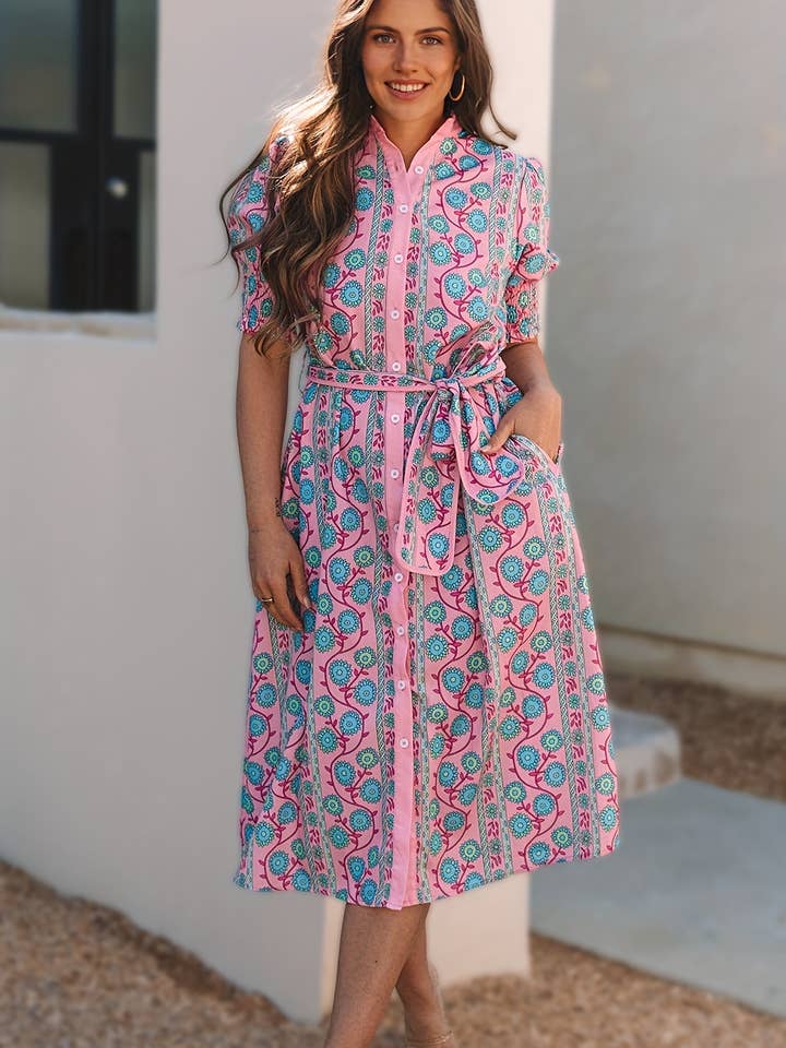 Robe midi à manches bouffantes froncées à fleurs avec ceinture et boutons pour la vente par PartyEight