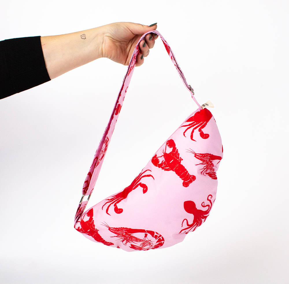 Big Bite Studios – wholesale Crossbody-väska – Unisex – HAPPY POUCH CLUB — PUFFY SLINGY VÄSKA2