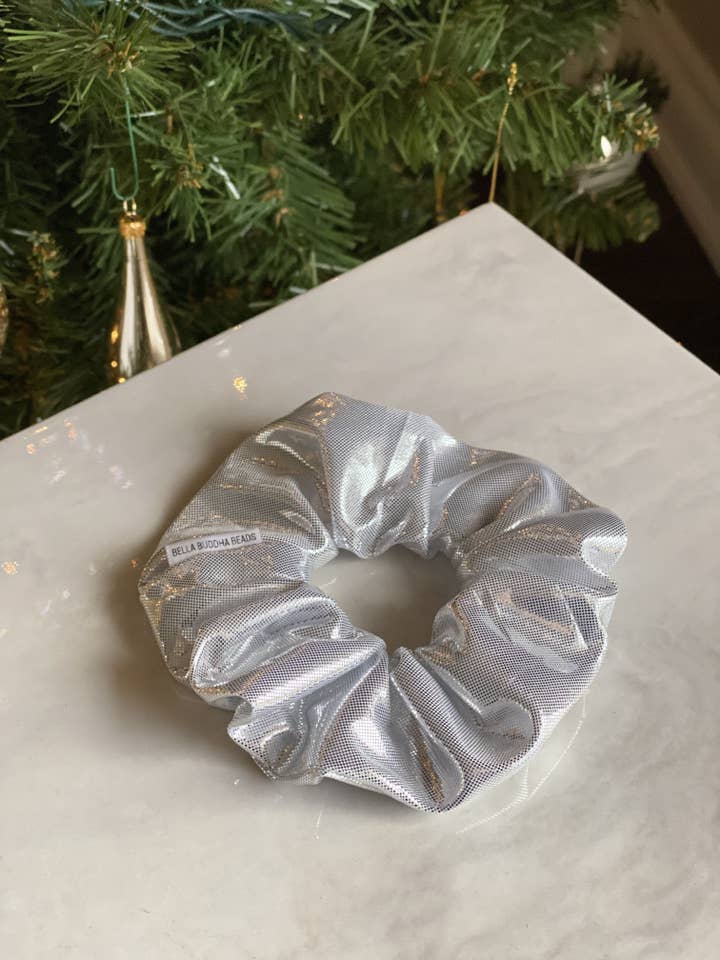 Chouchou de fête en argent pour la vente par BELLA BUDDHA BEADS