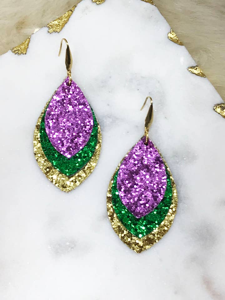 Boucles d'oreilles sur le thème du Mardi Gras - E19-4350 pour la vente par Magnolia & Peach Jewelry Boutique, LLC