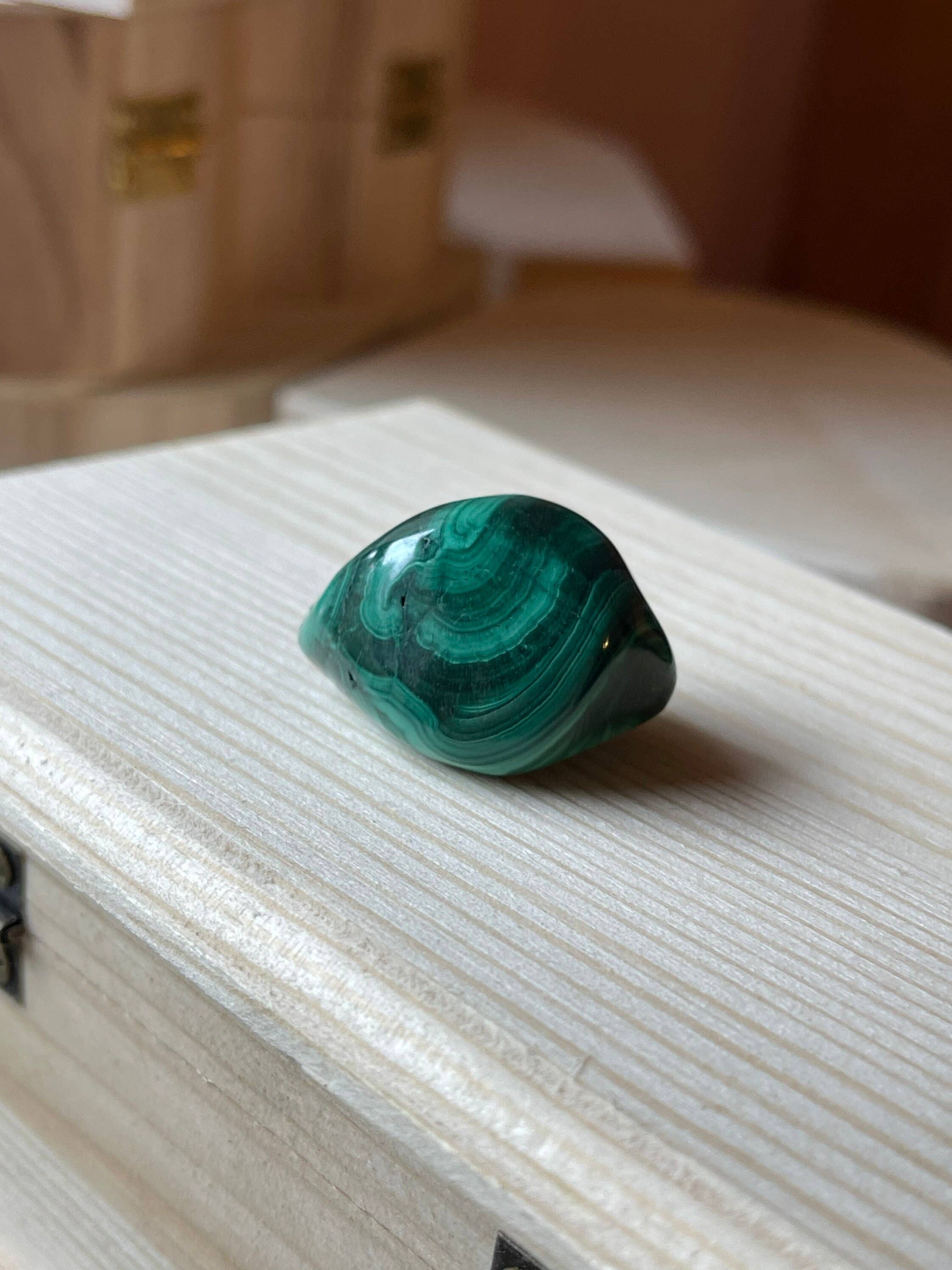 Tumbledshop – Großhandel Spiritueller Stein/Kristall – Trommelstein aus Malachitkristall, Chakra-Stein, Manifest6