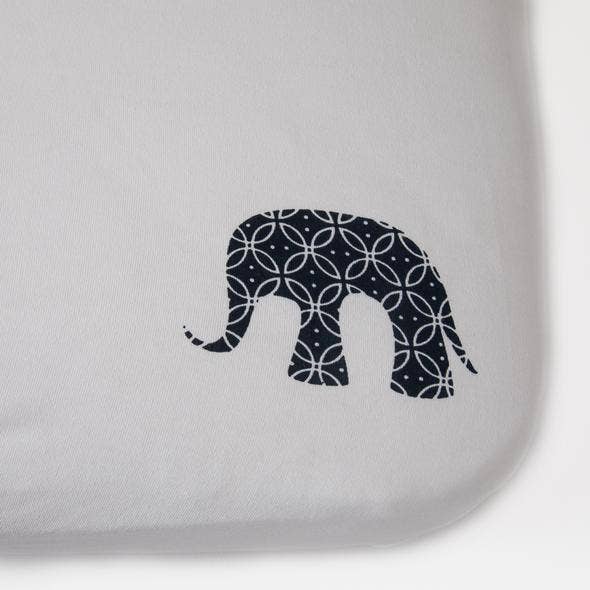 L&M Nursery Sábanas Jersey orgánico elefante azul marino para venta al por mayor de Lily and Mortimer