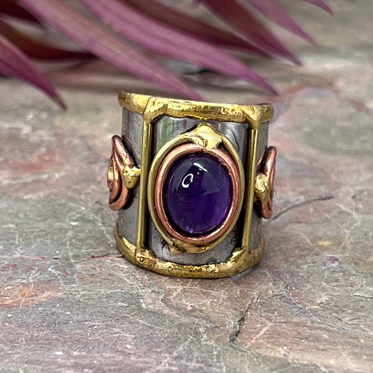 Anju Jewelry - Venta al por mayor Anillos grandes/de cóctel - 12 Anillos de Brazalete de Metal Mixto con Piedra Pequeña y Exhibidor de Madera16