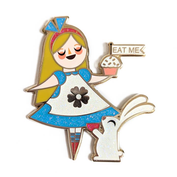 Alice i Underlandet hård emaljpin med glitter för wholesale av Amber Leaders Designs