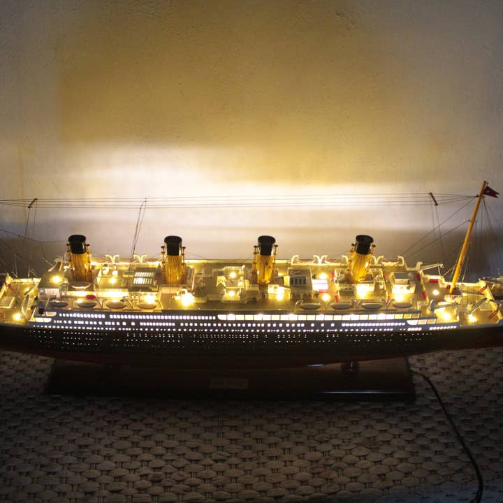 RMS Titanic (+ LED-licht) voor wholesale door Schuette & Weiss