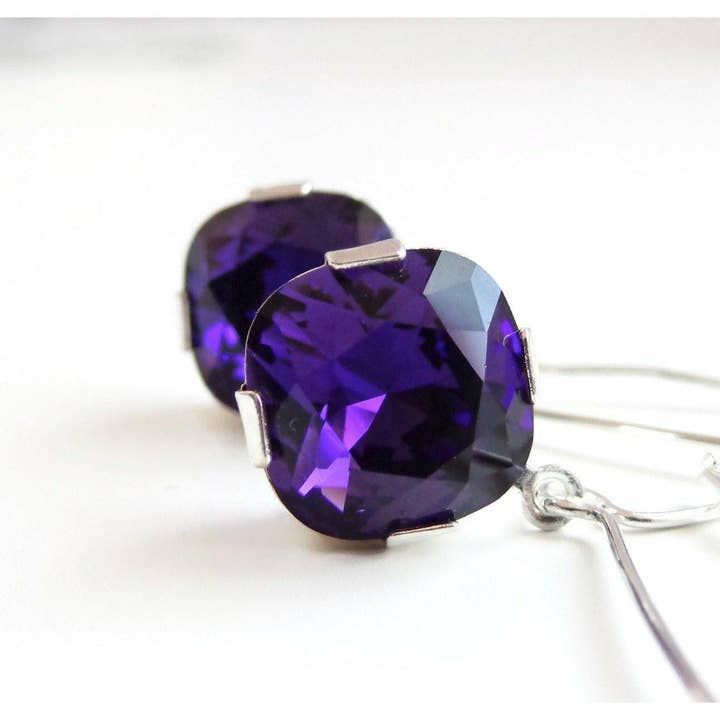 Boucles d'oreilles pendantes en cristal violet royal pour la vente par Love Your Bling®