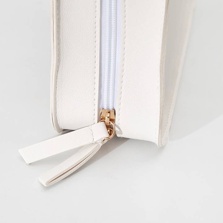 White SIMPLE TRANSPARENT TRAVEL TOILETRIES MAKEUP BAGS_CWAB1421 for wholesale on Faire6